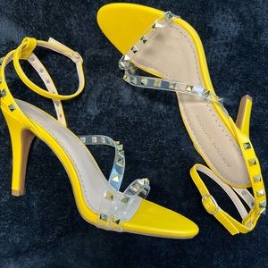Adrienne Vittadini yellow heels size 9